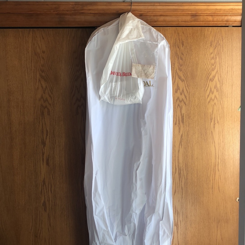 NWT David’s Bridal Galina Wedding Dress - Picture 13 of 16